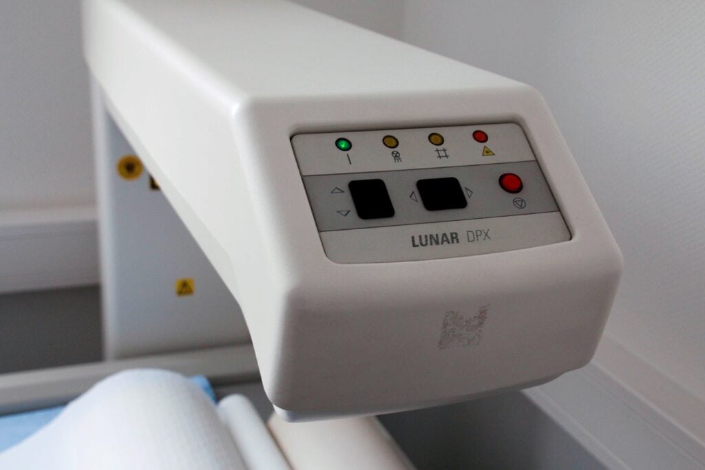 Hirntherapiegerät für neurologische Behandlungen in der Orthopädie.