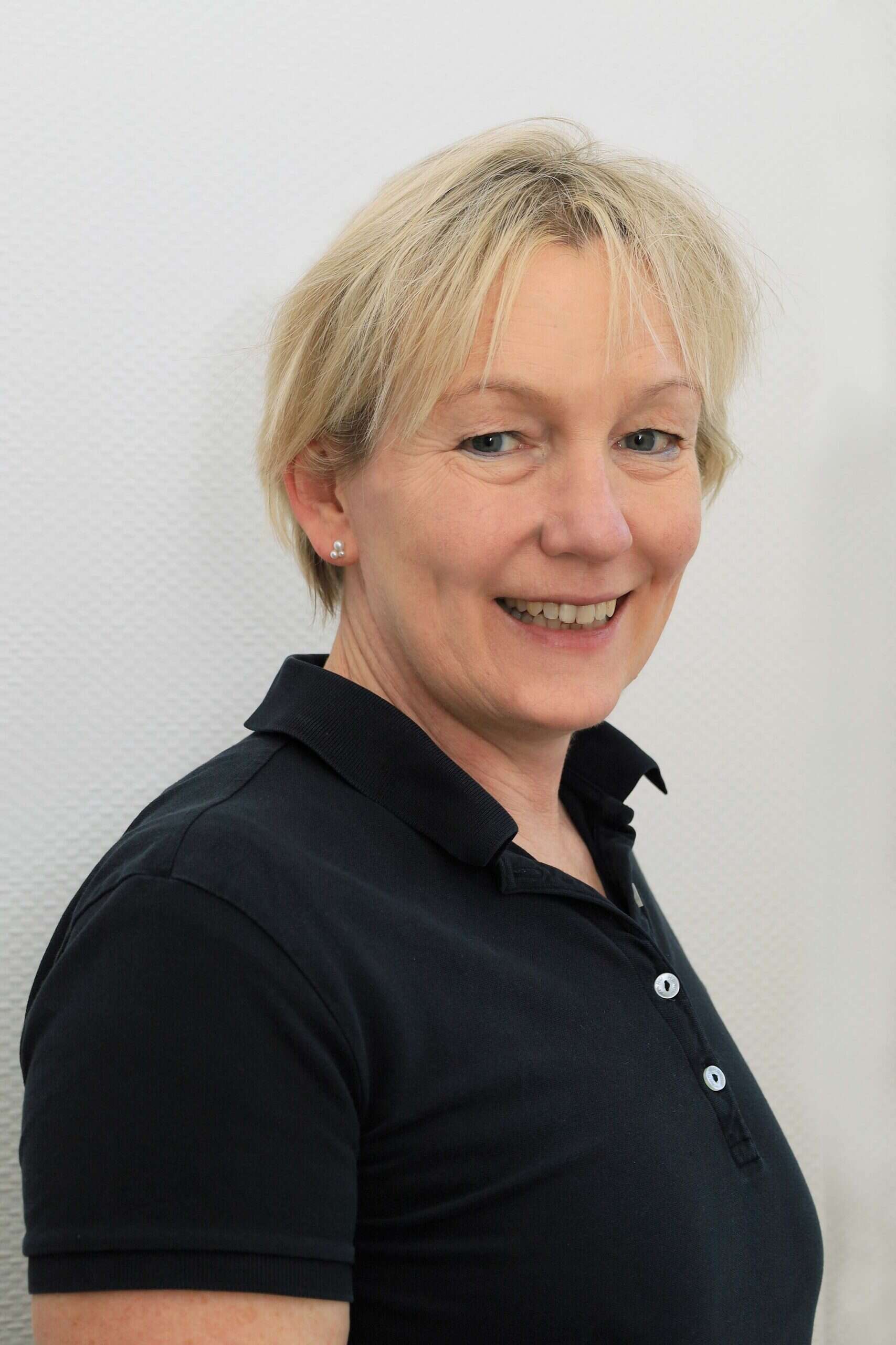 Freundliche Arzthelferin in Praxis in Dorsten.